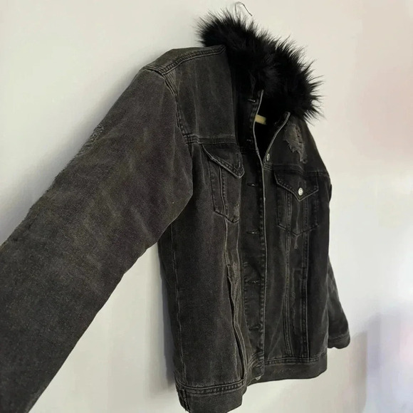 American Eagle Black Distressed Denim Jacket Womens Small Fur Collar Y2K - Picture 5 of 7